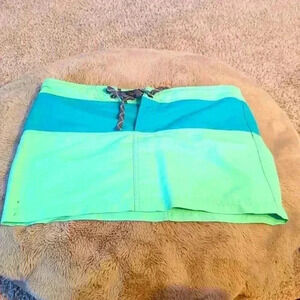 Patagonia skirt, size 10, green and blue